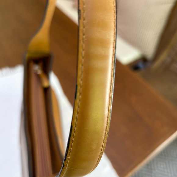 Aldo faux leather structured shoulder bag, single handle w/contrasting accents. - Picture 8 of 10